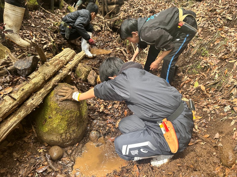 里山の環境学習～トンボ・ビオトープづくり（2023年度第一回）「池づくりと沢の整え」レポート